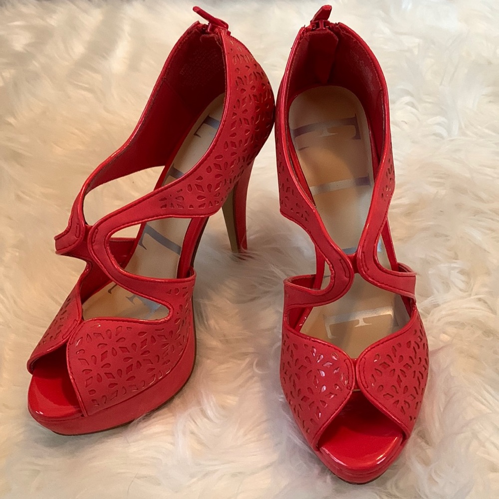 ELLE Coral Cutout Peep Open Toe High Heel Zipper Back Pumps. Size 6